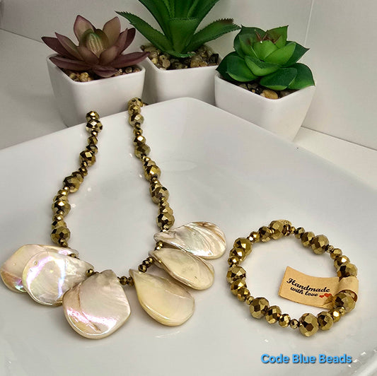 Golden Shell Elegance