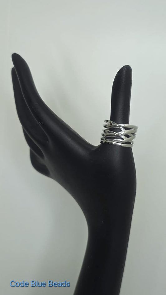 Criss cross adjustable ring